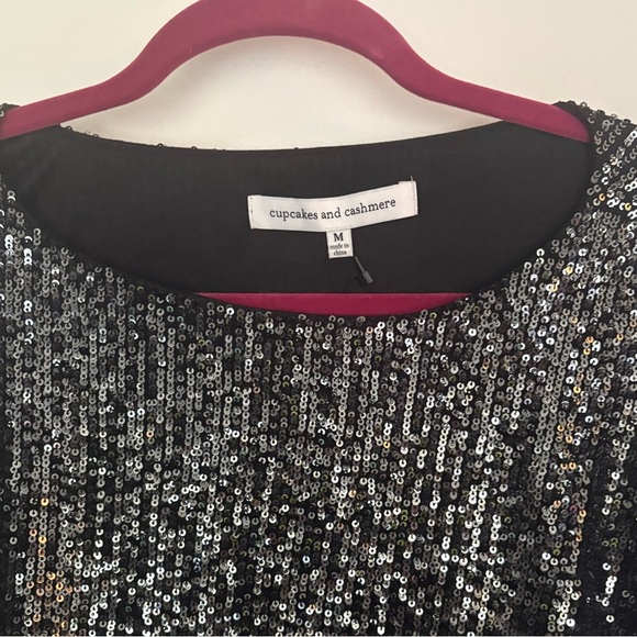 Cupcakes and Cashmere Sequin Blouse Black Silver NWT Size M - Picture 2 of 8